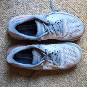 HOKA Clifton 8 Running Shoes Womens Size 7.5.
Light Blue Mesh Cushioned 1119394